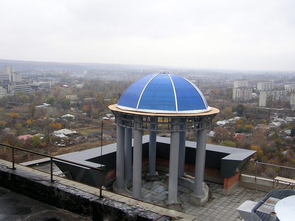Прозрачная кровля из поликарбоната в Харькове, Дом с ротондами